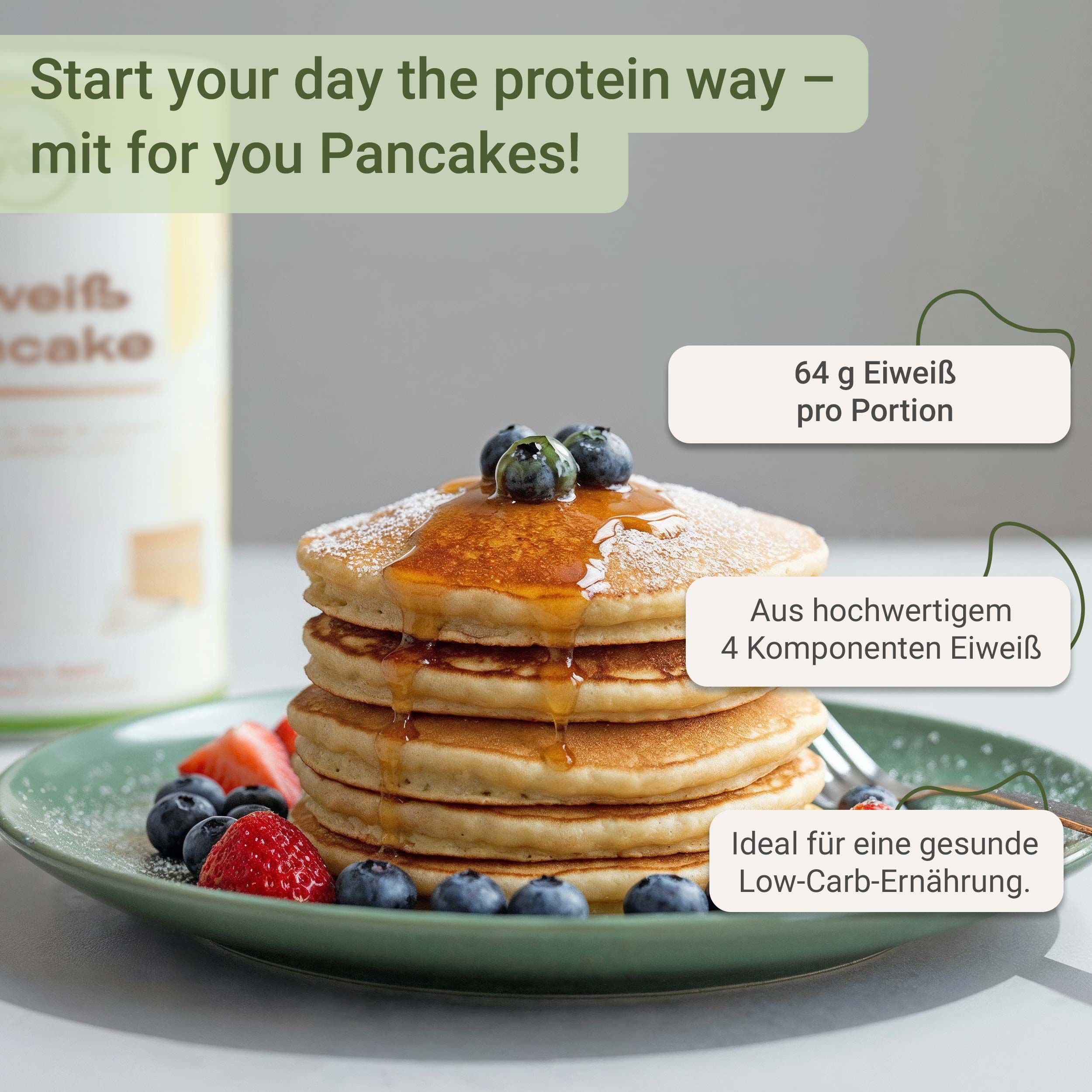 Paar isst Vanille-Pancakes zum Frühstück.