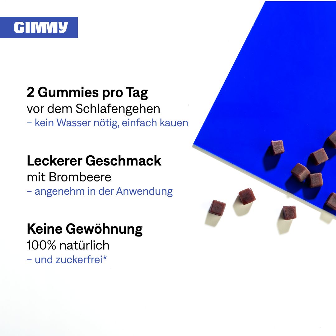 Text: 2 Gummies pro Tag. Leckerer Geschmack mit Brombeere. Keine Gewöhnung. Gummibärchen auf blauem Hintergrund.