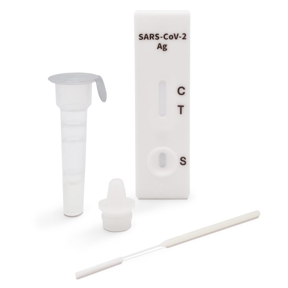 Testkit für Corona-Antigen-Schnelltest. Enthält Testkassette, Tupfer, Tropfflasche und Verschlusskappe.