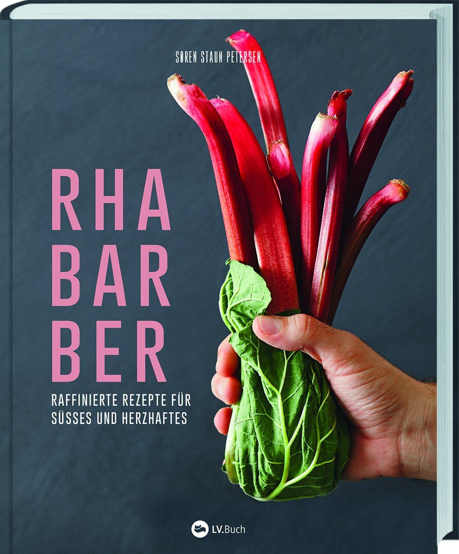 Buchcover mit dem Titel "Rhabarber". Hand hält Rhabarberstiele. Autor: Soren Stau Petersen. Untertitel: Raffinierte Rezepte für Süßes und Herzhaftes.