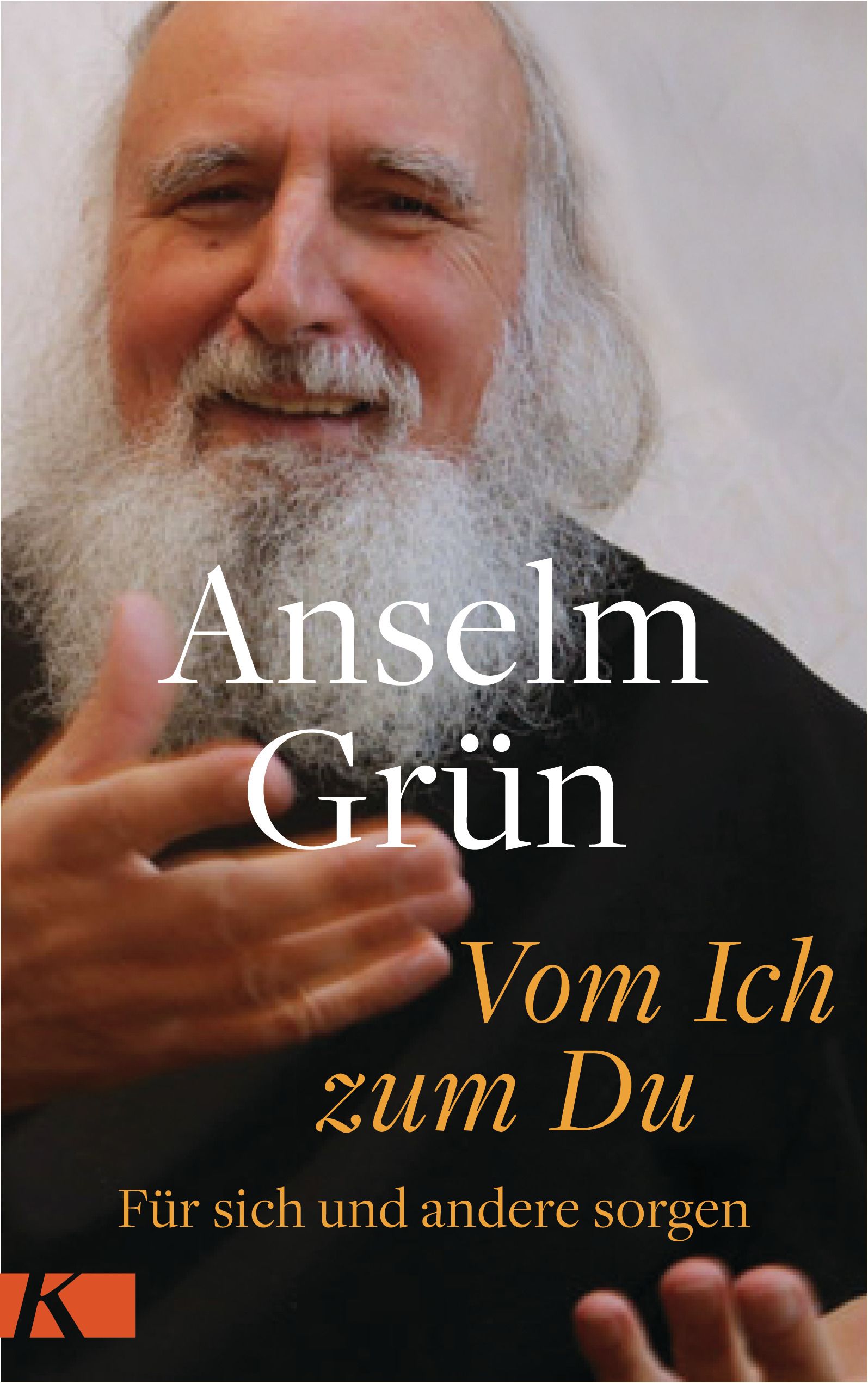 Buchcover mit Anselm Grün. Titel: Vom Ich zum Du. Autorname in Weiß, Titel in Gold. Verlag Logo unten links.