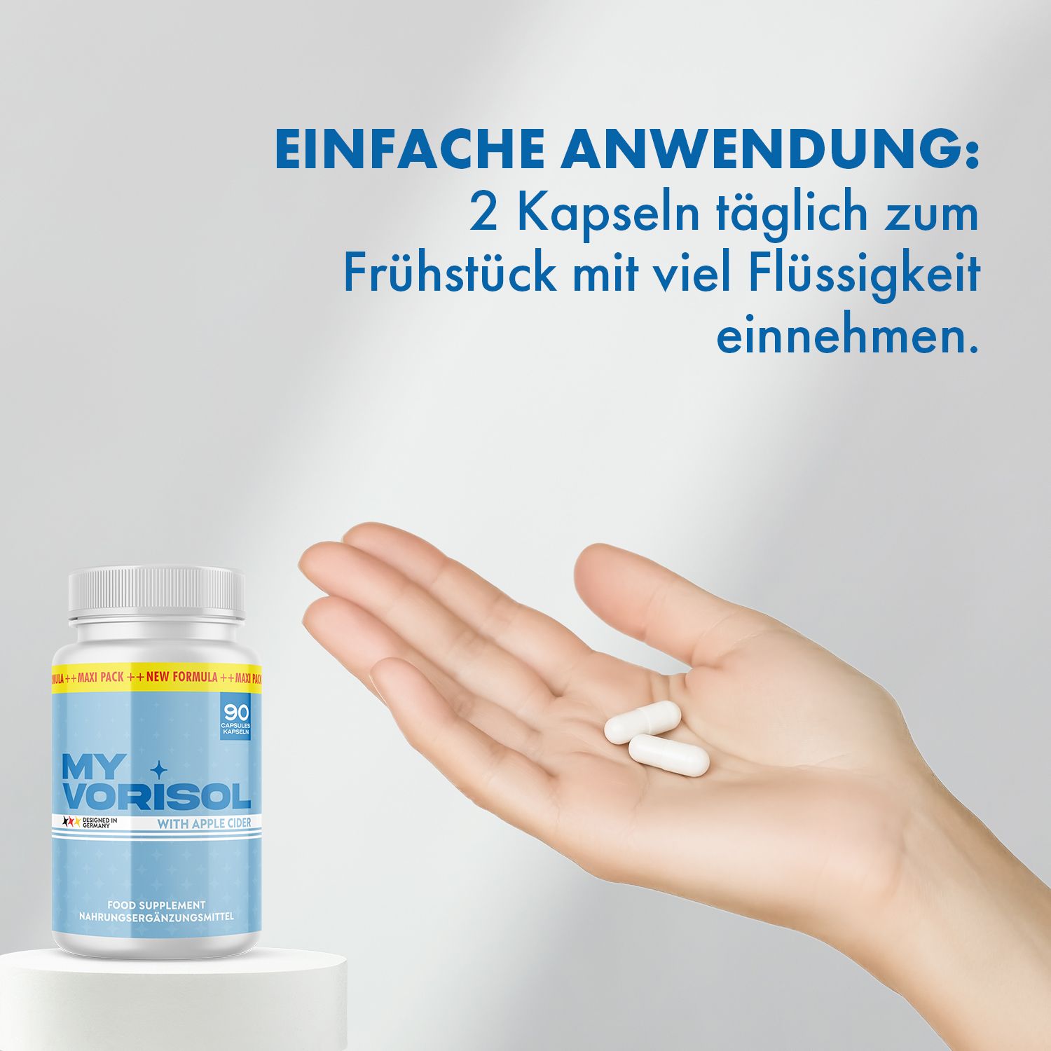 Hand hält zwei weiße Kapseln. Flasche MY VORISOL im Hintergrund. Aufschrift: MY VORISOL Kapseln, 90 Kapseln. Anwendung: 2 Kapseln täglich zum Frühstück.