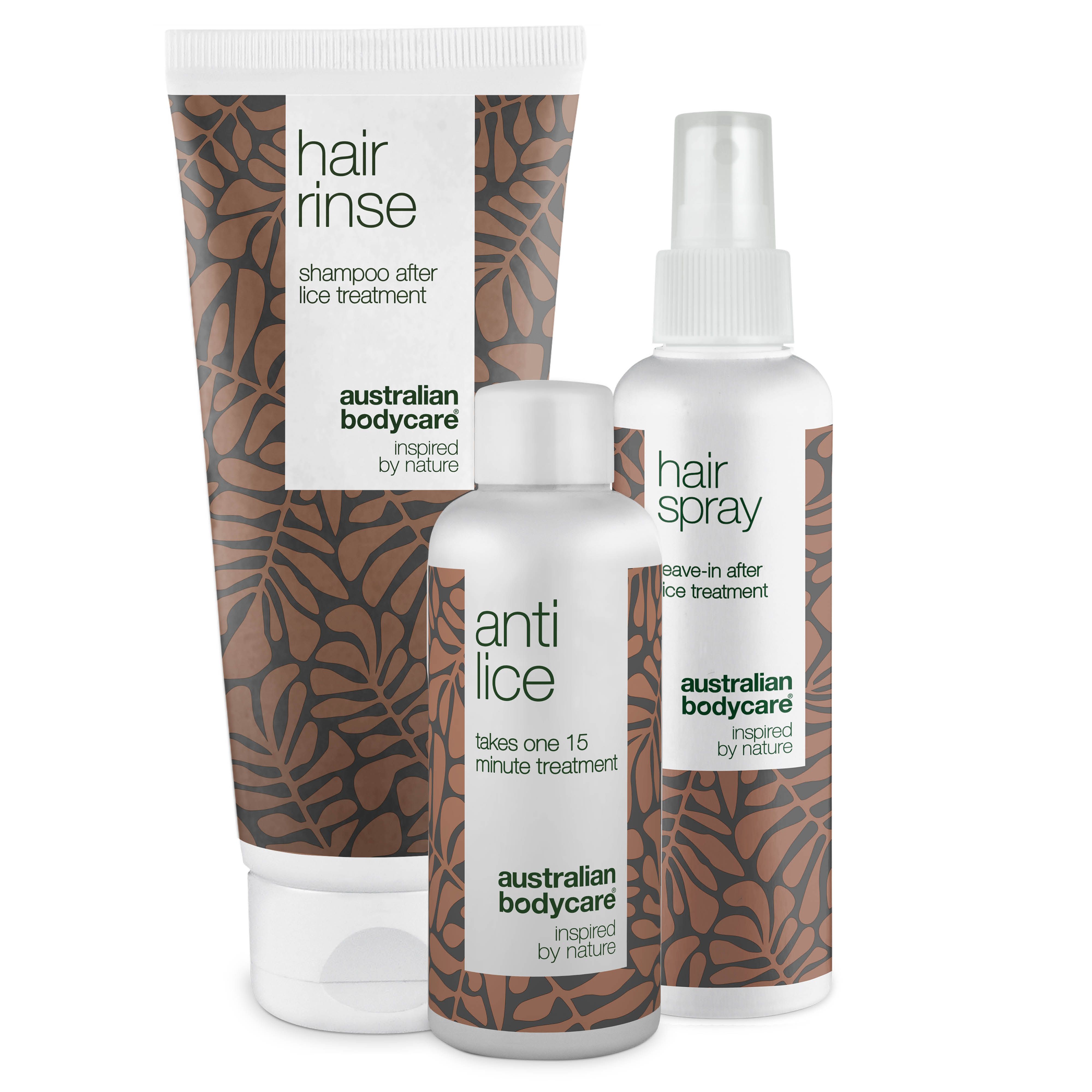 Drei Produkte: Hair Rinse, Hair Spray und Anti Lice. Alle in weißen Flaschen mit braunen Blättern. Schriftzug: Australian Bodycare.