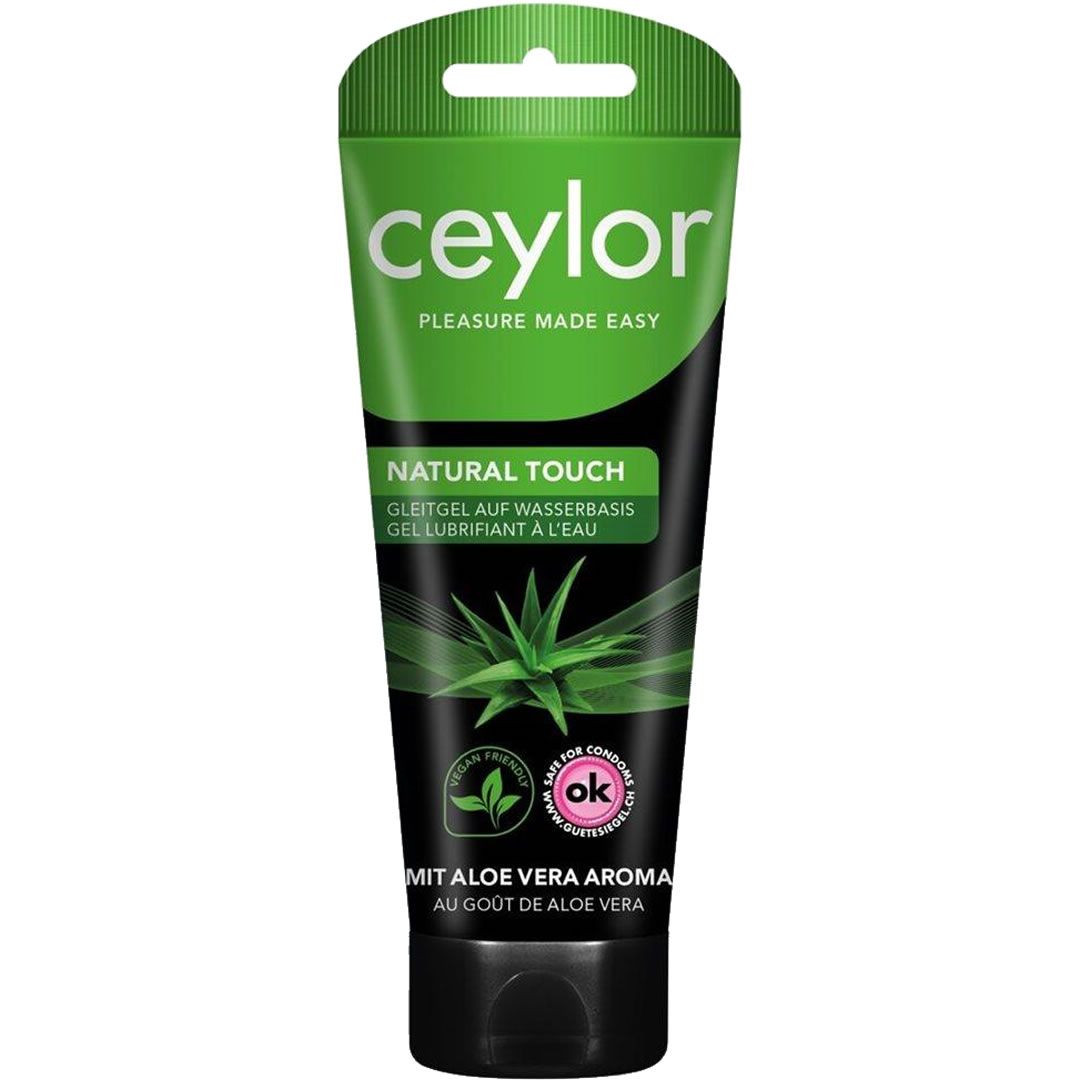 Grüne Tube mit schwarzem Verschluss. Aufschrift: Ceylor, Natural Touch, Gleitgel auf Wasserbasis. Mit Aloe Vera Aroma. Vegan- und OK-Zeichen.