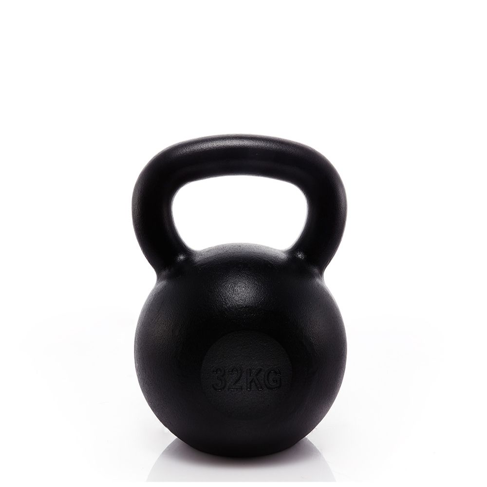 Schwarze Kettlebell aus Gusseisen. Runde Form mit Griff. Aufschrift '32KG'.