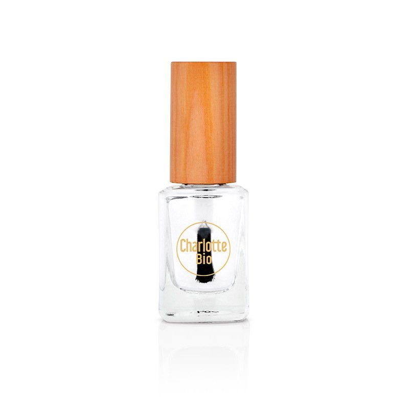 Klare Nagellackflasche mit Holzdeckel. Aufschrift Charlotte Bio.
