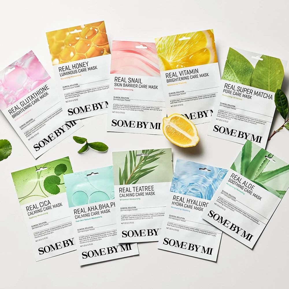 Verschiedene SOMEBYMI Gesichtsmasken. Sorten: Honig, Schnecke, Vitamin, Matcha, Glutathion, Cica, AHA, Tee, Hyaluron, Aloe.