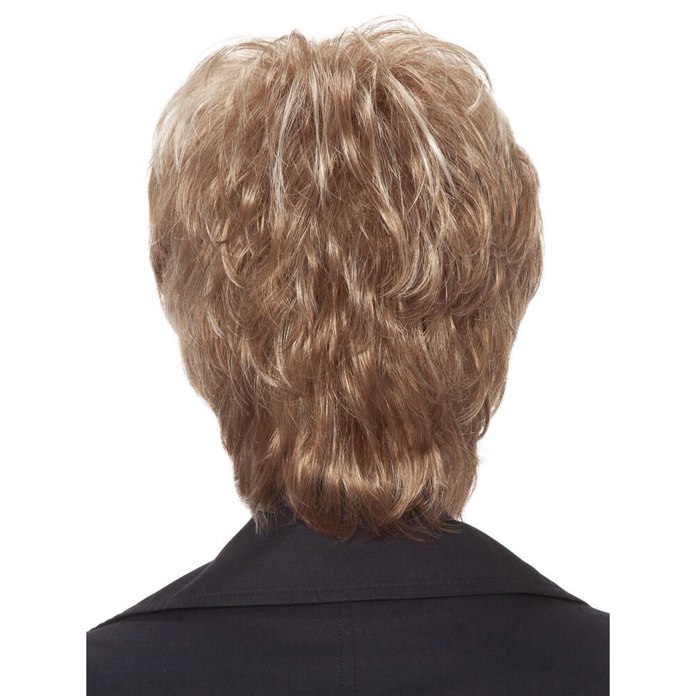 Kurzhaarperücke mit blonden Strähnen. Die Frau trägt einen schwarzen Rollkragenpullover. Rückansicht.