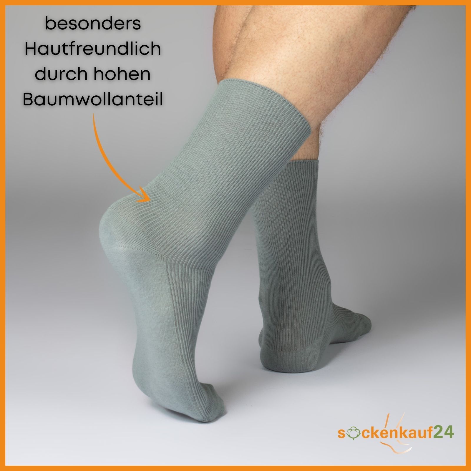 Graue Socke am Fuß. Besonders hautfreundlich durch hohen Baumwollanteil.