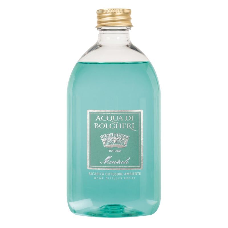 Glasflasche mit türkisfarbener Flüssigkeit. Goldfarbener Deckel. Etikett mit Schriftzug: Acqua di Bolgheri Maestrale.