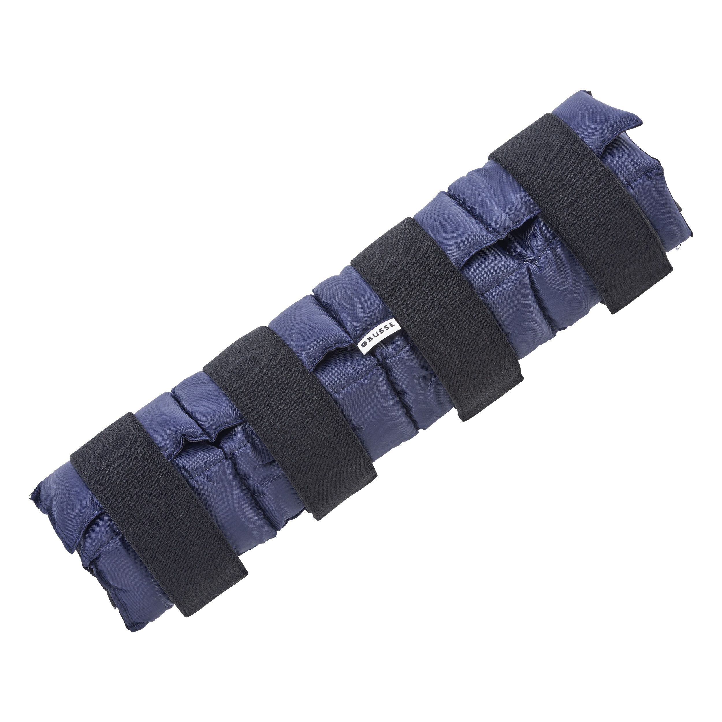 Blau gepolsterte Bandage mit schwarzen Klettverschlüssen. Kleines weißes Label. Rechteckige Form.