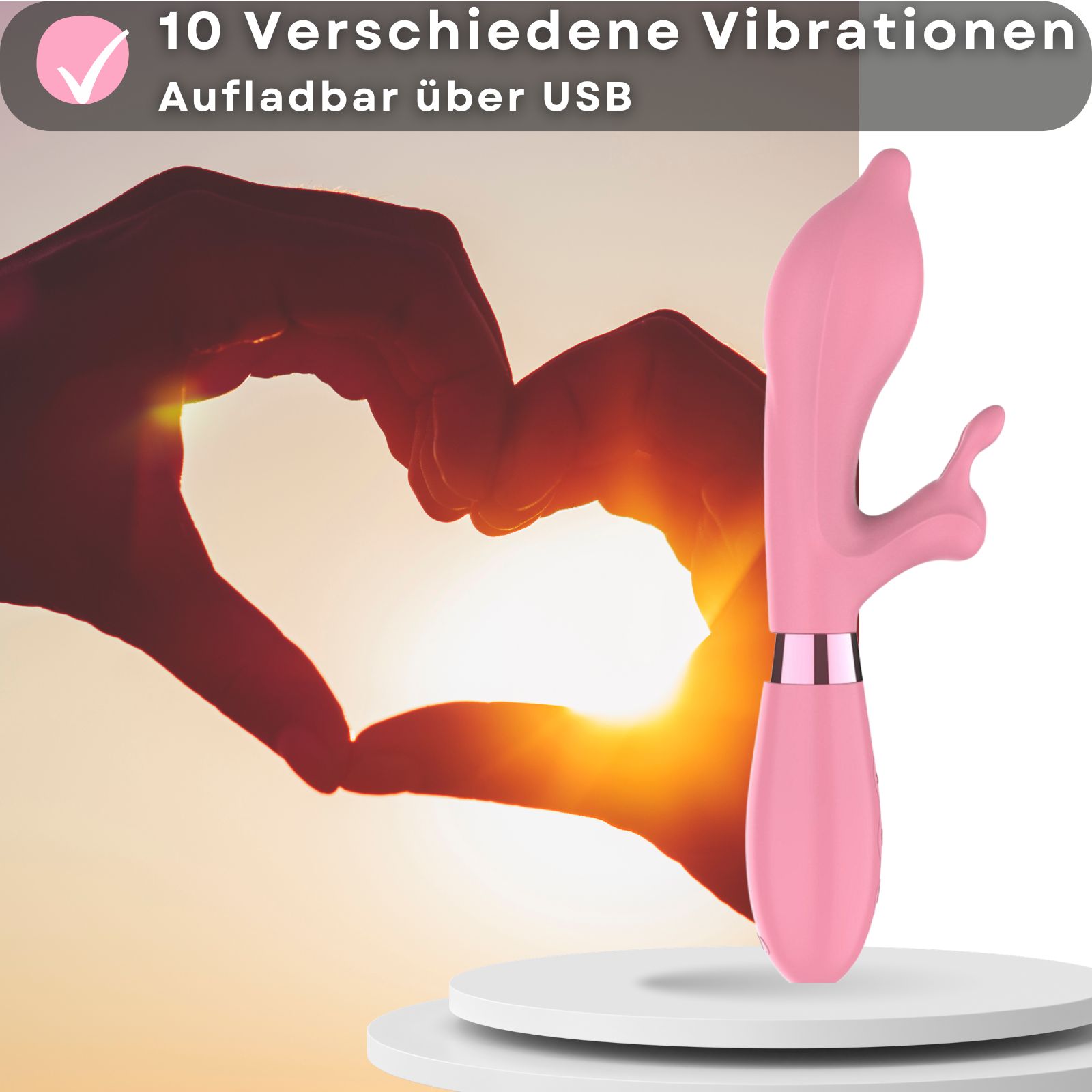 Rosa Vibrator mit Hasenohren. Wiederaufladbar via USB. 10 Vibrationsmodi. Gezeigt vor Händen. Hintergrund verschwommen.
