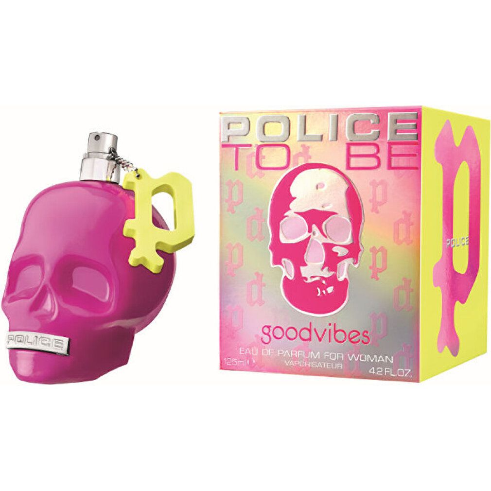Pinke Totenkopf-Parfümflasche mit gelbem Anhänger und passender Schachtel.