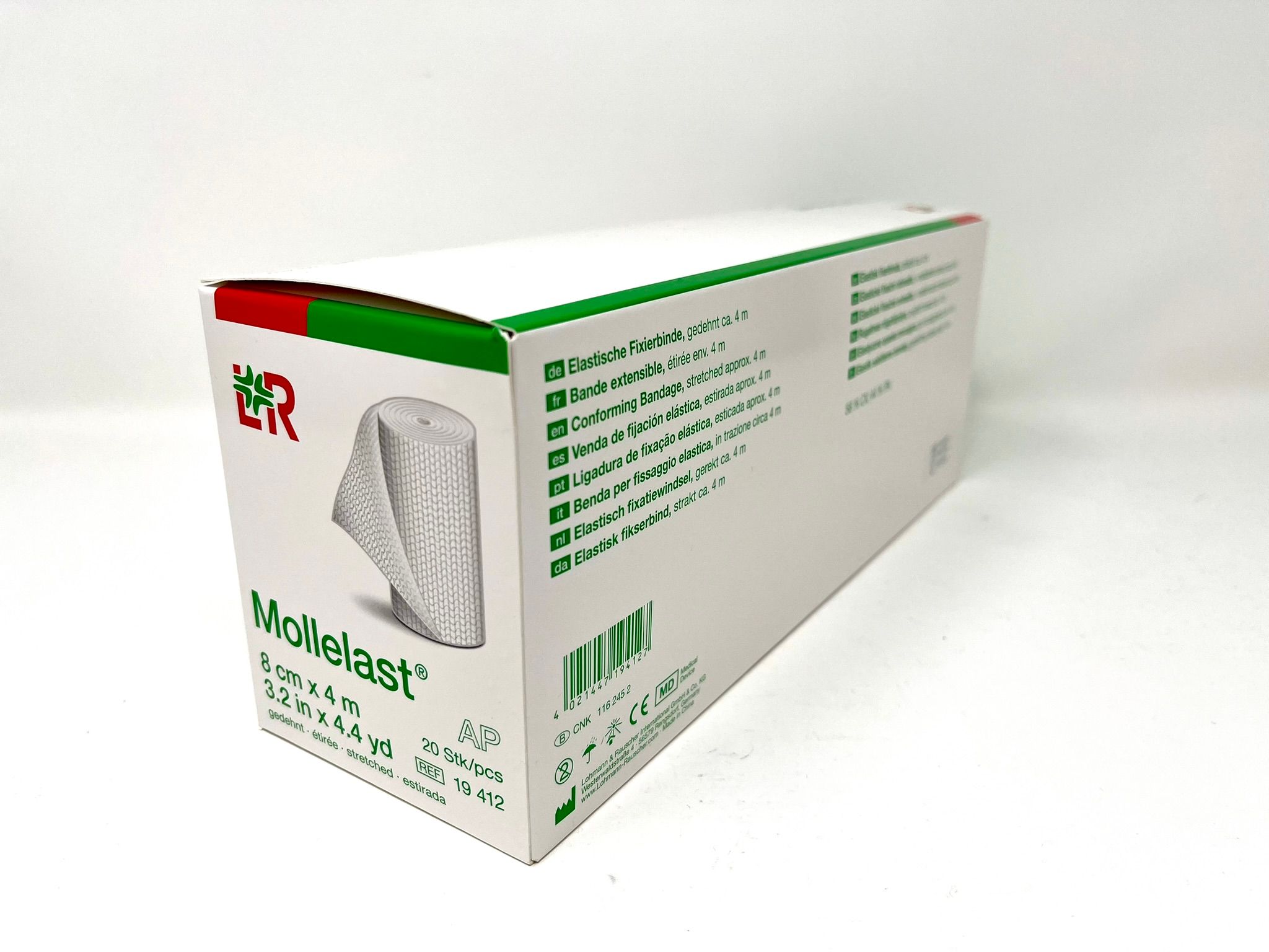Mollelast-Verpackung, Seitenansicht. 8 cm x 4 m. 20 Stück. Weißes Verbandmaterial. Herstellerlogo und Barcode.
