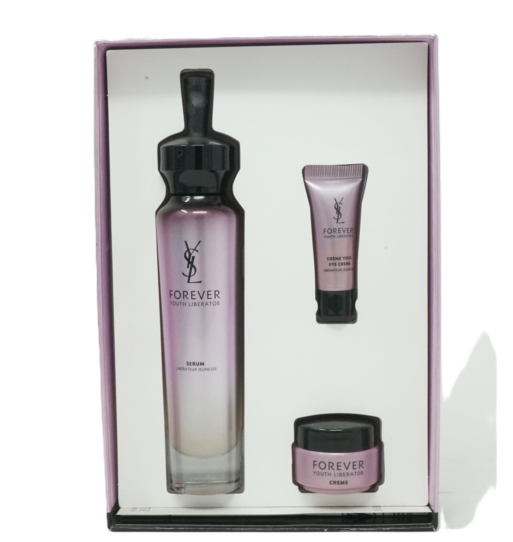Geschenkset mit Serum, Augencreme und Creme. Produkte in einer Box. YSL-Logo und Schriftzug "FOREVER".