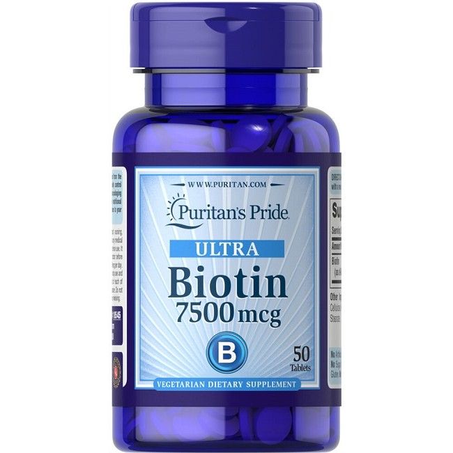 Blaue Flasche mit Puritan's Pride Ultra Biotin 7500 mcg Tabletten. 50 Tabletten. Vegetarische Nahrungsergänzung.