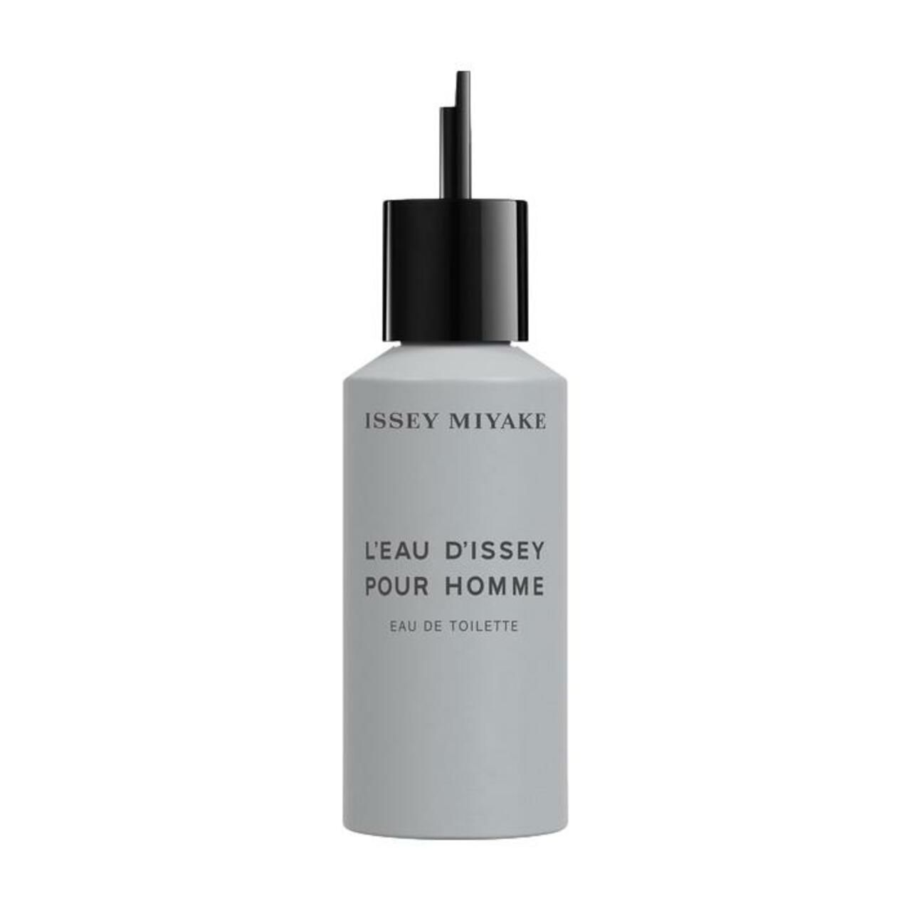 Nachfüllflasche L'Eau d'Issey pour Homme. Zylindrische Form, graue Farbe, schwarzer Sprühkopf. Schriftzug: L'Eau d'Issey pour Homme, Issey Miyake.