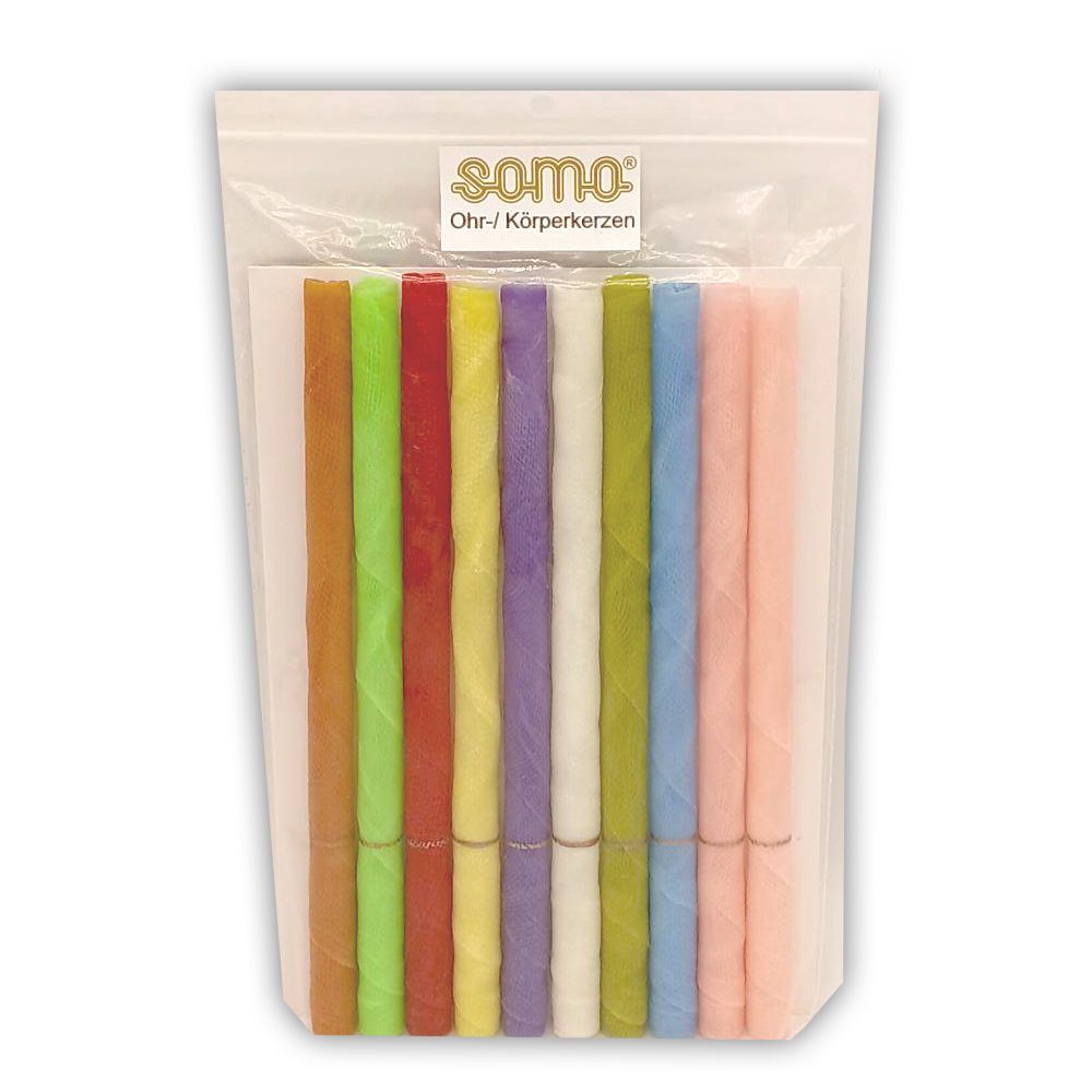 Klare Plastiktüte mit farbigen Ohrkerzen. Aufschrift SOMO Ohr-/Körperkerzen. Verschiedene Farben: Braun, Grün, Gelb, Lila, Weiß, Blau, Rosa.