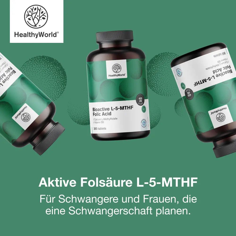 Drei Flaschen "HealthyWorld" Bioaktive Folsäure L-5-MTHF auf grünem Hintergrund.