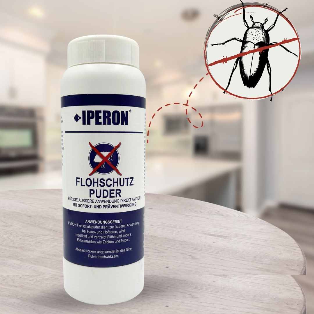 Flasche IPERON® Flohschutz Puder auf einem Holztisch. Ein Kreis zeigt einen Käfer.
