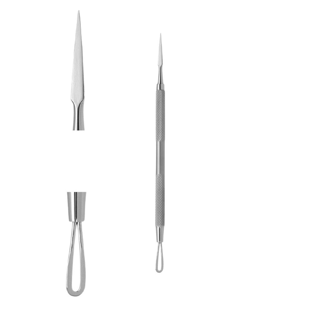 Medizinisches Instrument aus Metall. Es zeigt eine Lanzette, einen Doppelhaken und ein Nagelfalzmesser. Auf weißem Hintergrund.