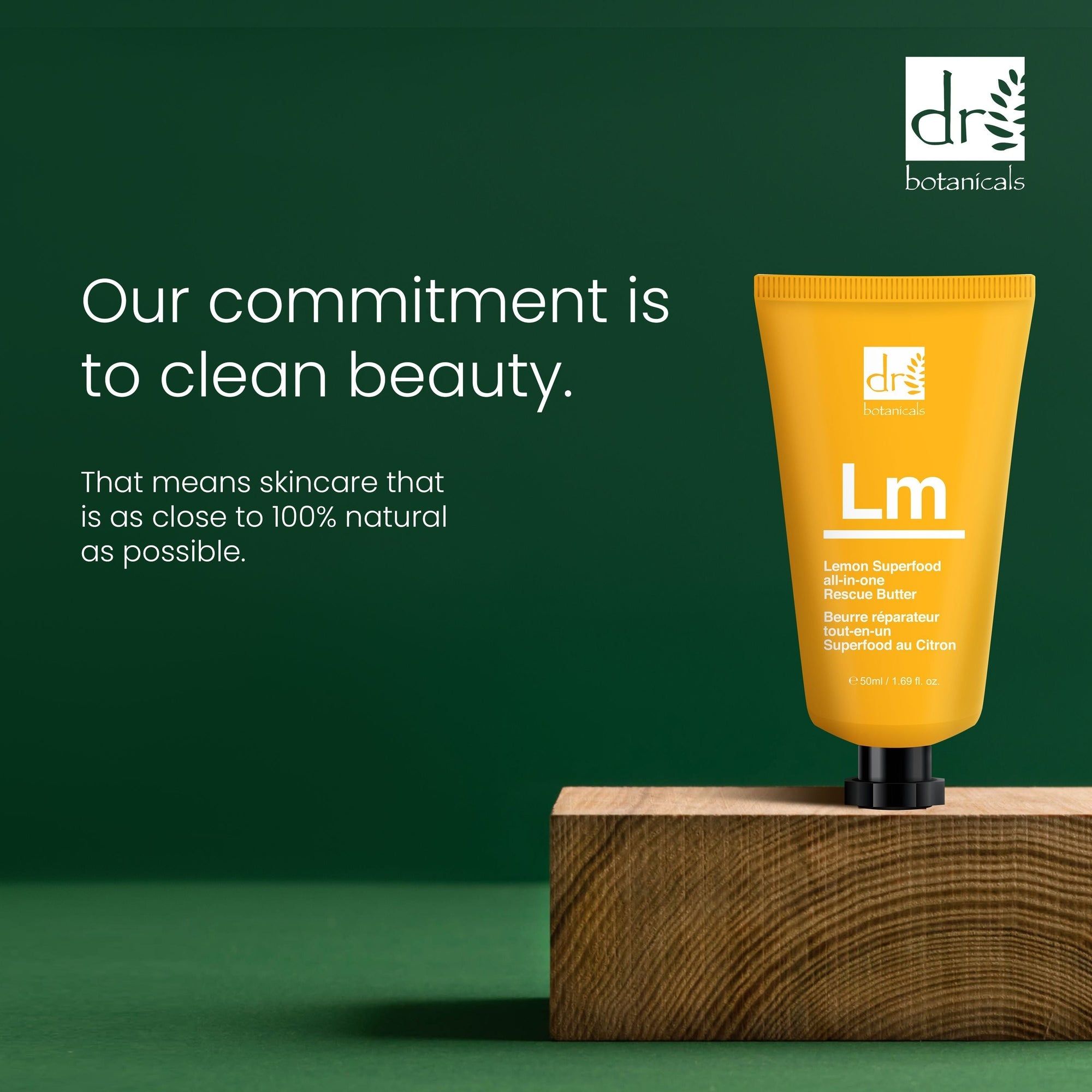Gelbe Tube auf Holzblock. Aufschrift: Dr Botanicals, Lm Rescue Butter, Lemon Superfood. Text: Our commitment is to clean beauty.
