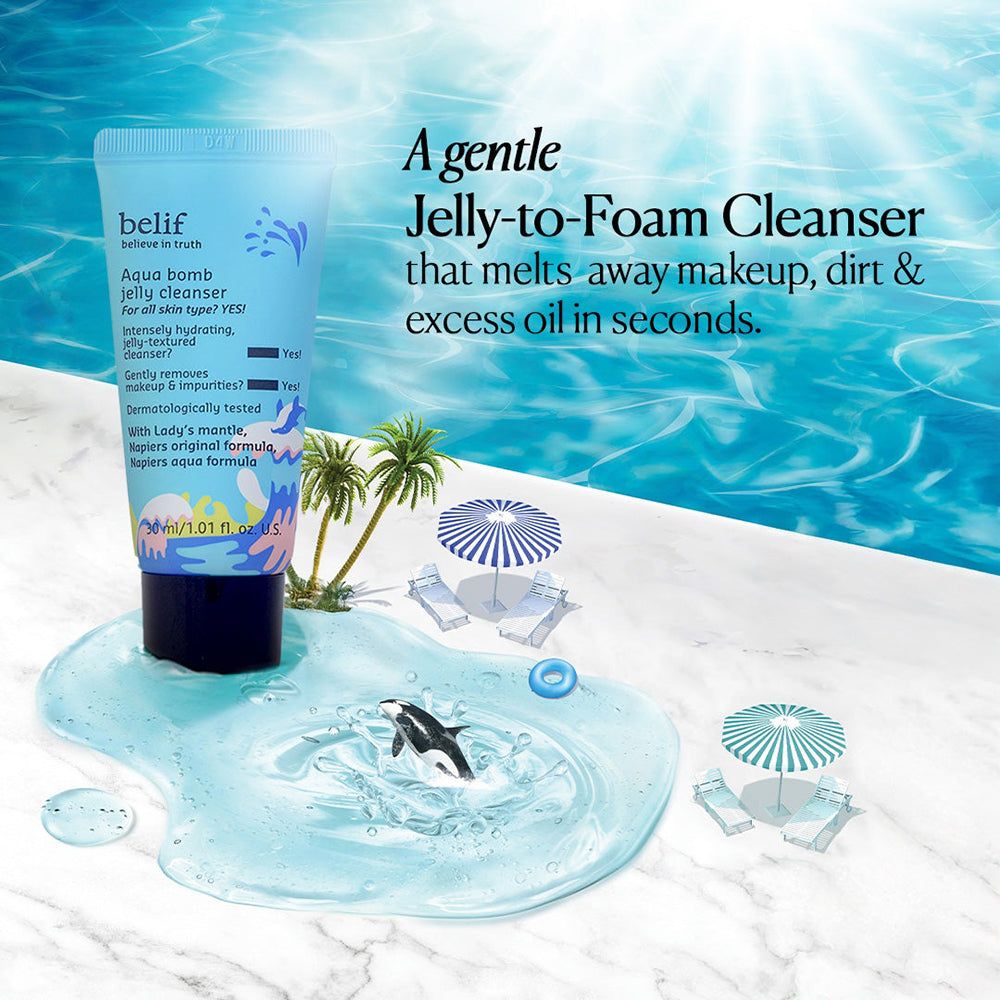 Belif Aqua Bomb Jelly Cleanser Tube neben einem Pool mit Liegestühlen und Sonnenschirmen.