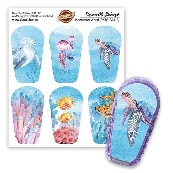 Aufkleber-Set mit Unterwassermotiven für Dexcom G6. Enthält Aufkleber mit Delfinen, Quallen, Schildkröten und Fischen. Ein Gerät mit Schildkröten-Aufkleber ist abgebildet.