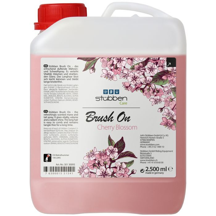 Kanister mit rosa Flüssigkeit. Aufkleber mit Produktnamen Brush On Cherry Blossom und Logo. Roter Verschluss.