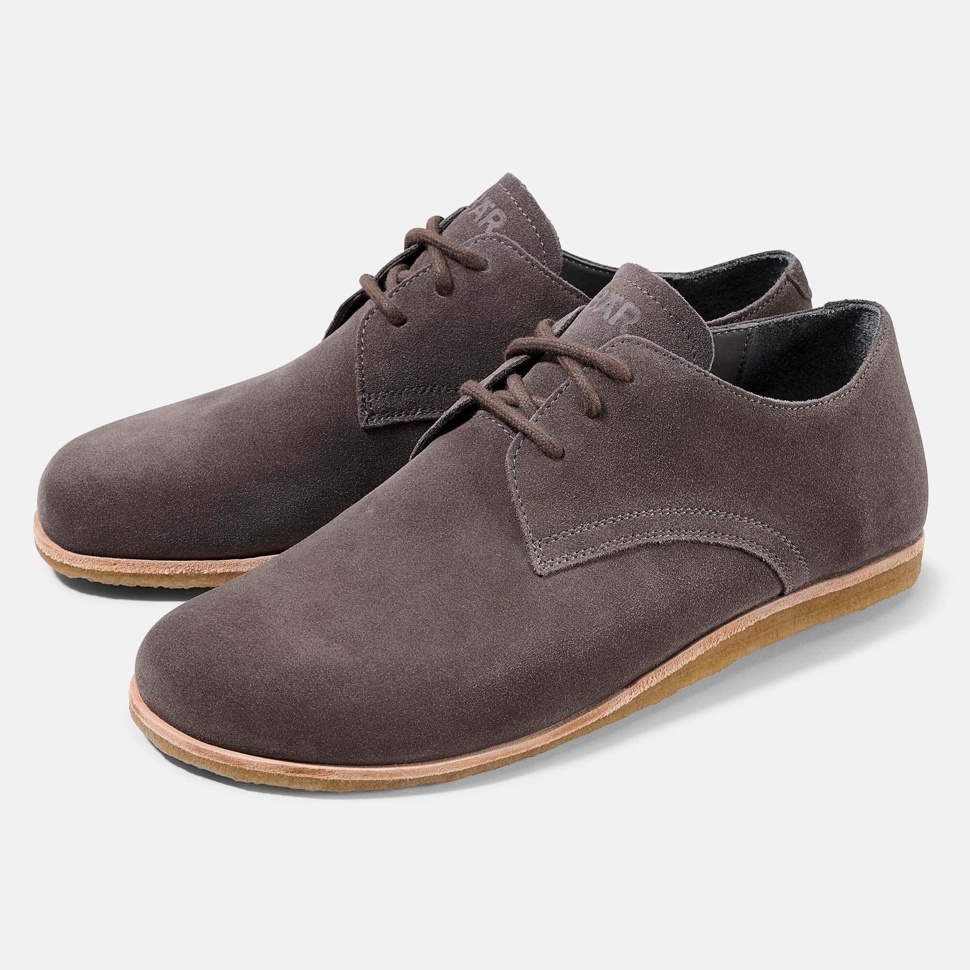 Graue Wildleder-Schnürschuhe für Herren, Paaransicht.