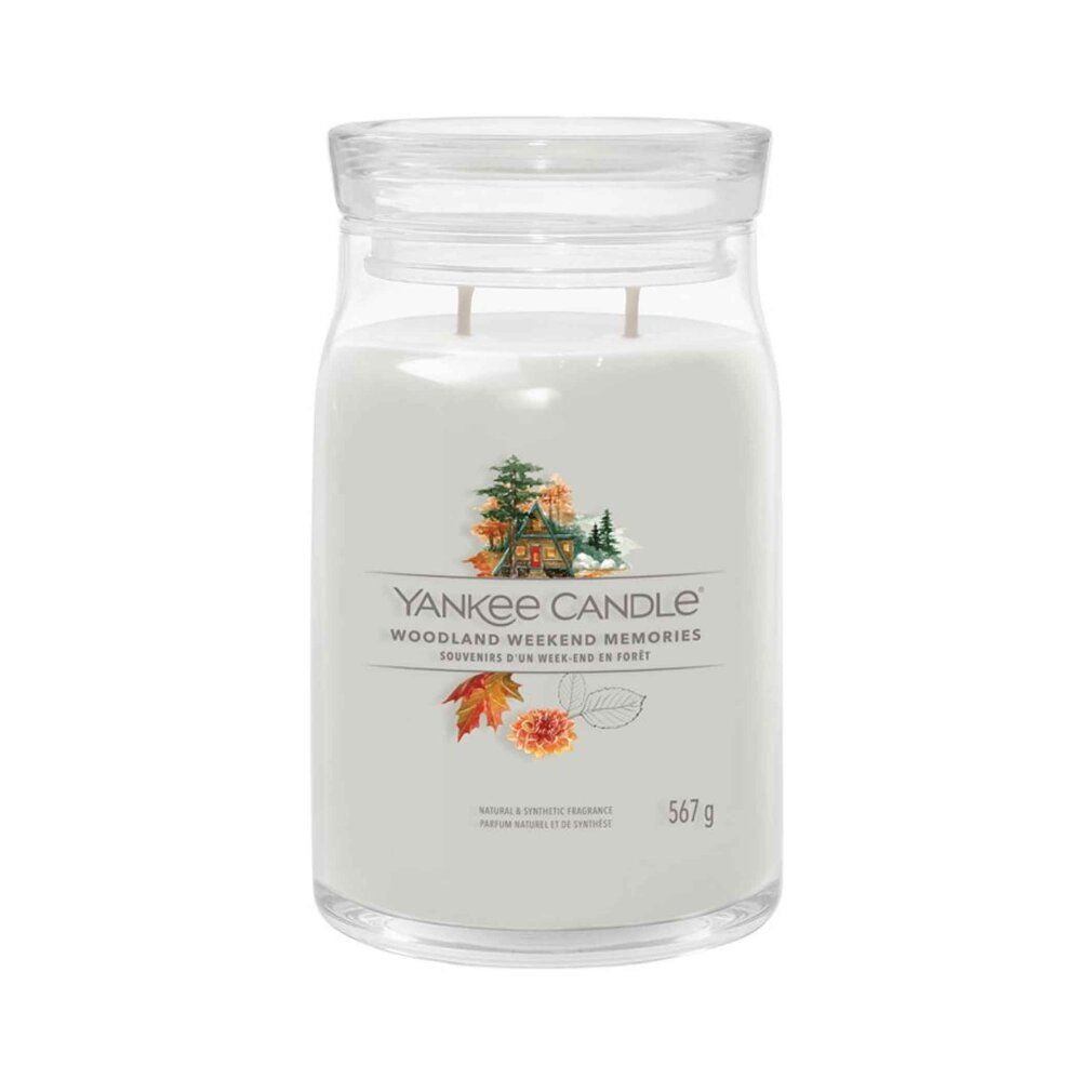 Große Kerze mit Deckel. Aufschrift: Yankee Candle, Woodland Weekend Memories. Gewicht: 567 g. Mit zwei Dochten.