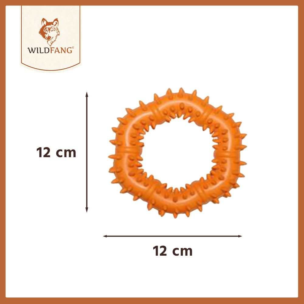 Beißring aus Naturkautschuk, orange, ringförmig mit Noppen. Maße: 12 cm x 12 cm. WILDFANG Logo.