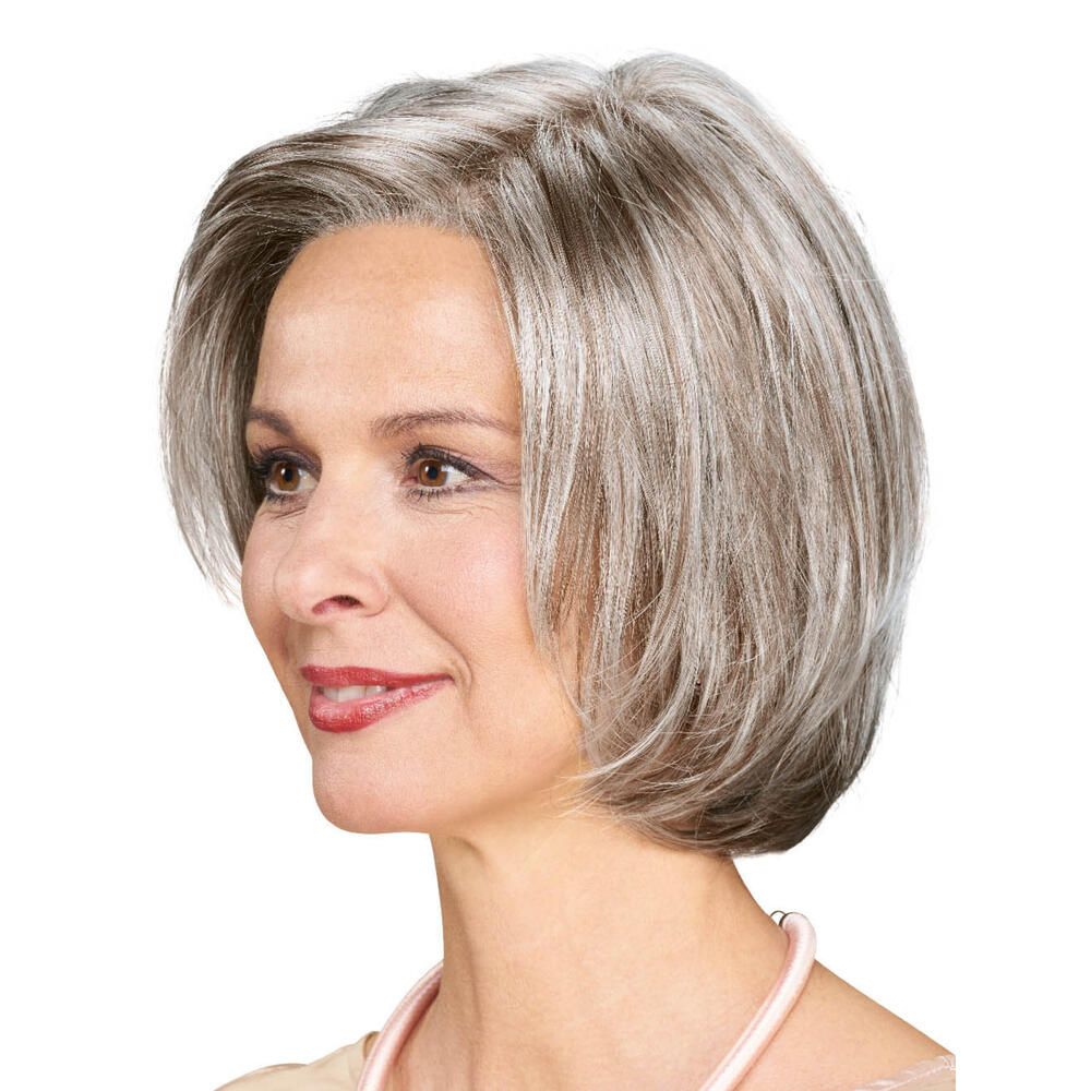 Perücke STOCKHOLM, graues Haar, Bob-Schnitt. Frau im Profil, Blick nach rechts.