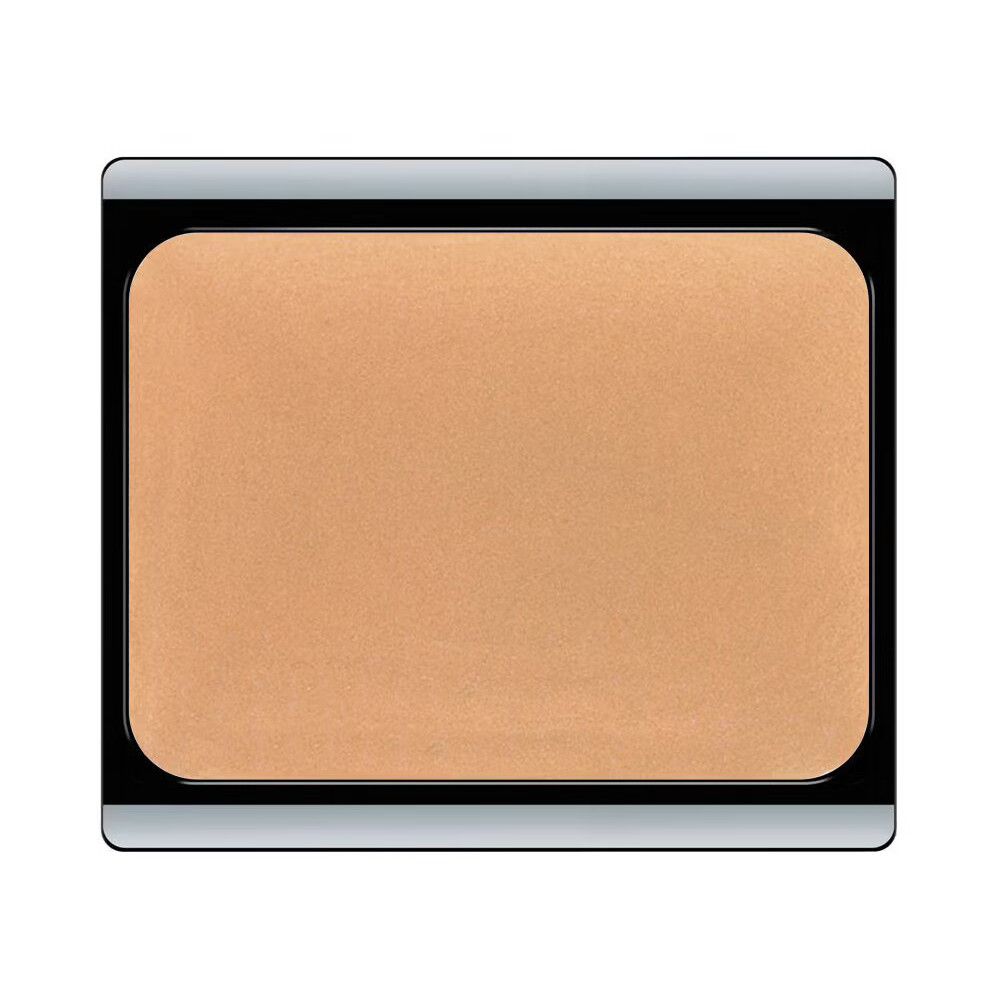 Kompakt-Make-up in silbernem Behälter. Rechteckige Form mit abgerundeten Ecken. Helle, braune Farbe.