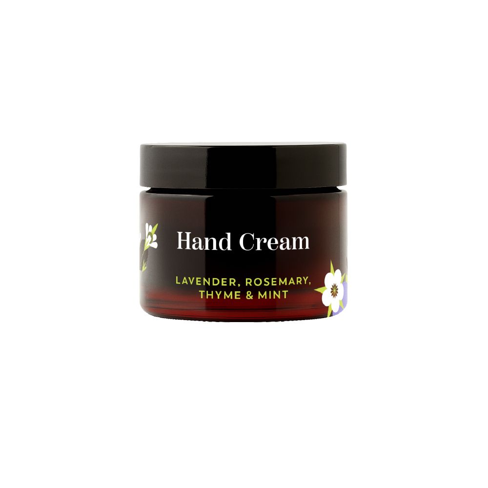 Braune Creme-Dose mit schwarzem Deckel. Aufschrift: Hand Cream. Text darunter: Lavendel, Rosmarin, Thymian & Minze. Weiße Blüten.