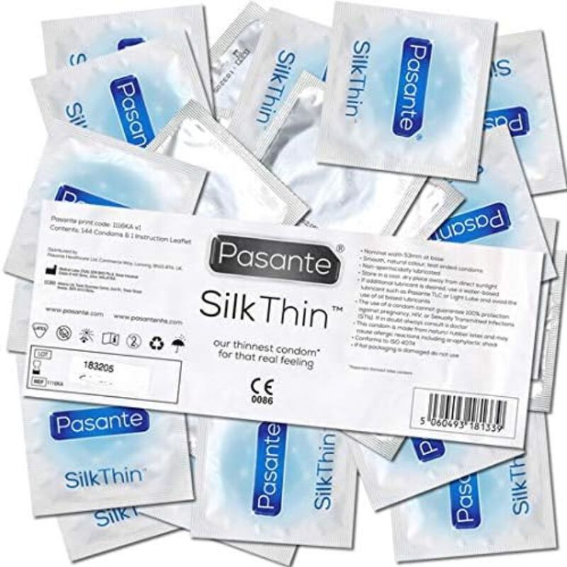 Verpackte Kondome, viele Einzelverpackungen. Aufdruck: Pasante Silk Thin. Beipackzettel mit Produktinformationen.