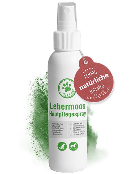 Weiße Sprühflasche mit rotem Anhänger. Aufschrift: Lebermoos Hautpflegespray. Logo: Pfote. 100% natürliche Inhaltsstoffe.