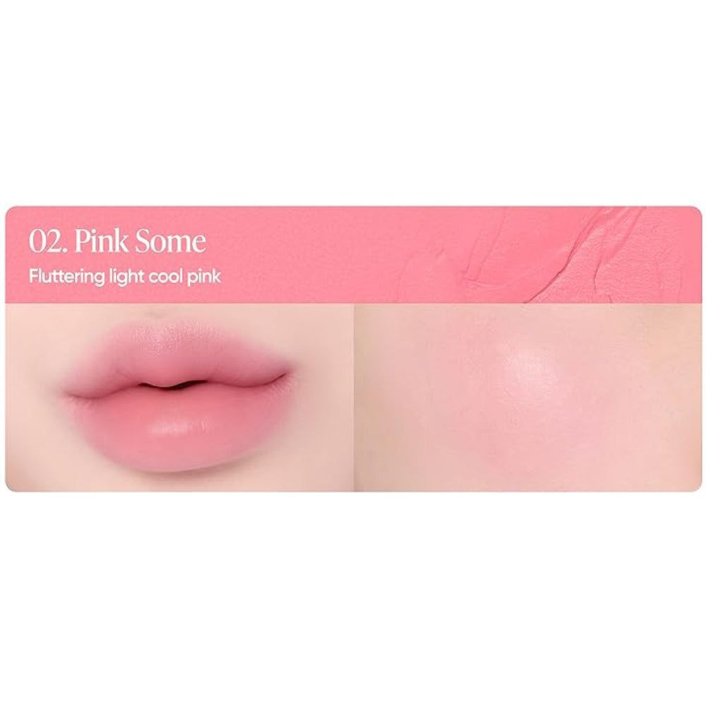 Lippen und Wange in hellem Rosa.
