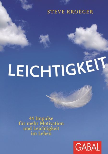 Buchcover mit blauem Himmel, Wolken und Feder. Titel: Leichtigkeit. Autor: Steve Kroeger. Text: 44 Impulse für mehr Motivation und Leichtigkeit im Leben. Verlag: GABAL.