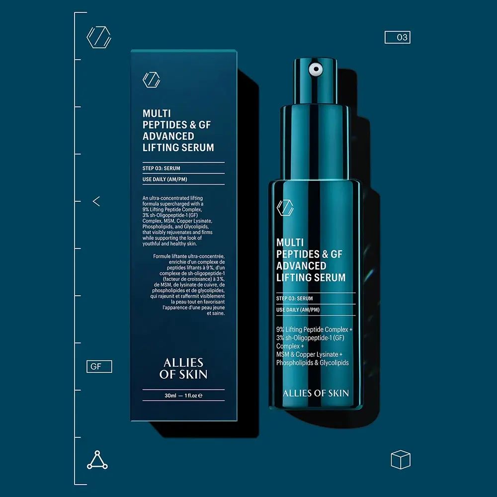 Serumflasche und Schachtel. Beschriftung: Multi Peptides & GF Advanced Lifting Serum. Marke: ALLIES OF SKIN. Hintergrund: blau.
