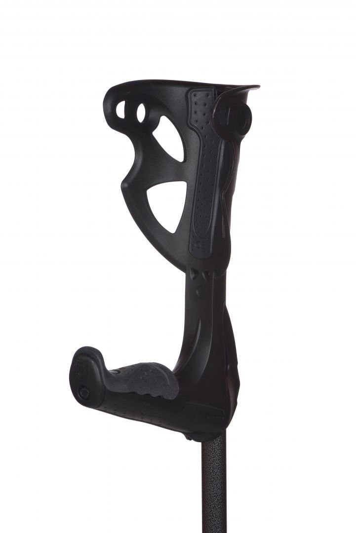 Schwarze Unterarmstütze mit ergonomischem Griff und Löchern. 