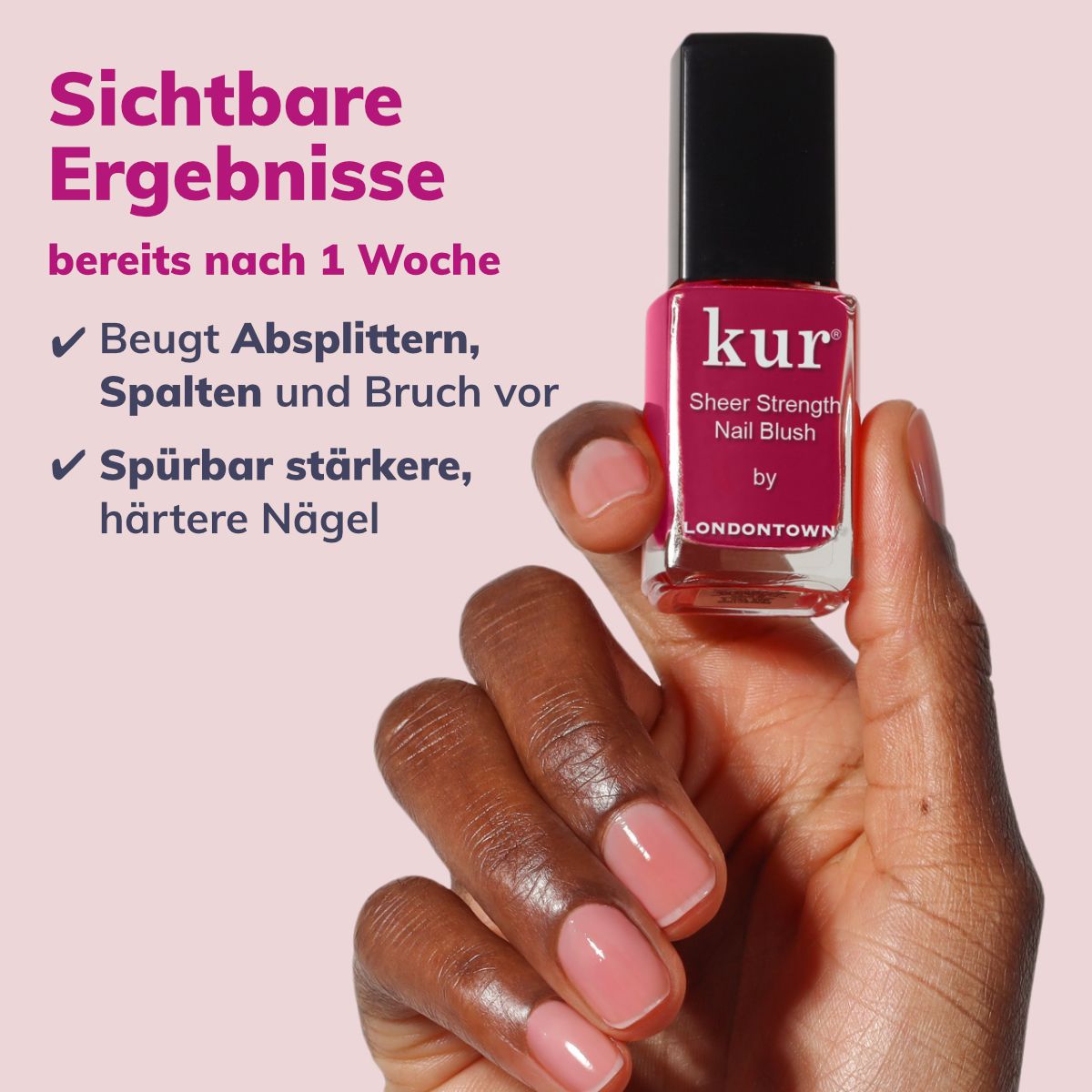 Flasche Nagellack 'kur Sheer Strength Nail Blush' in Rosa, gehalten von einer Hand.