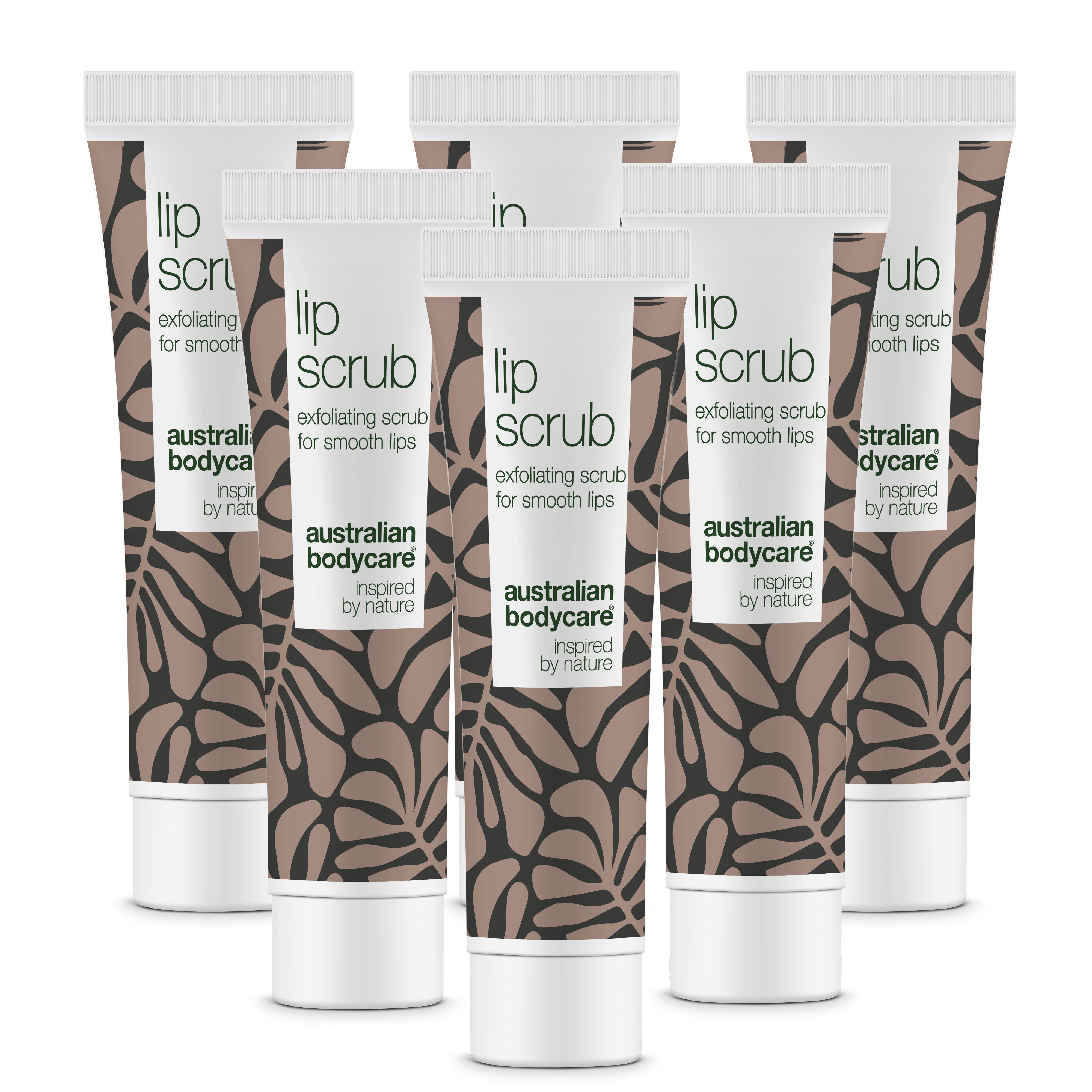 Sechs Tuben Lip Scrub, braunes Design, weißer Deckel. Text: Australian Bodycare, Lip Scrub, inspiriert von der Natur.