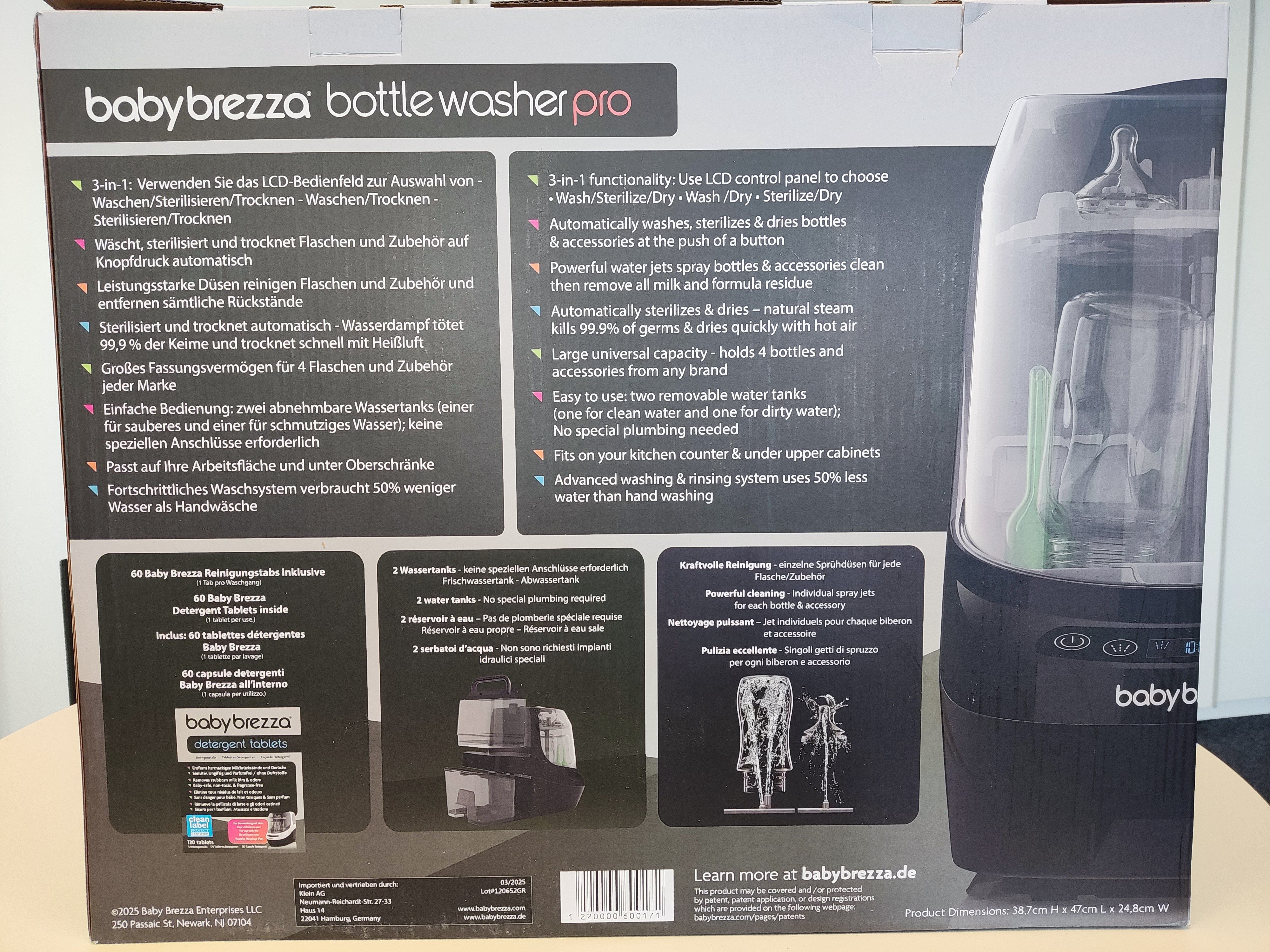 Verpackung von Baby Brezza Bottle Washer Pro. Text: 3-in-1-Funktion, wäscht, sterilisiert, trocknet. Abbildungen des Geräts und Zubehör.