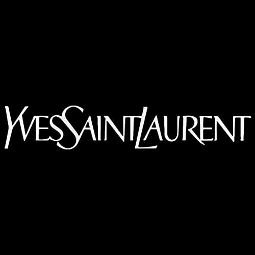 Yves Saint Laurent Logo, weiß auf schwarzem Hintergrund. Der Schriftzug ist kursiv und elegant.