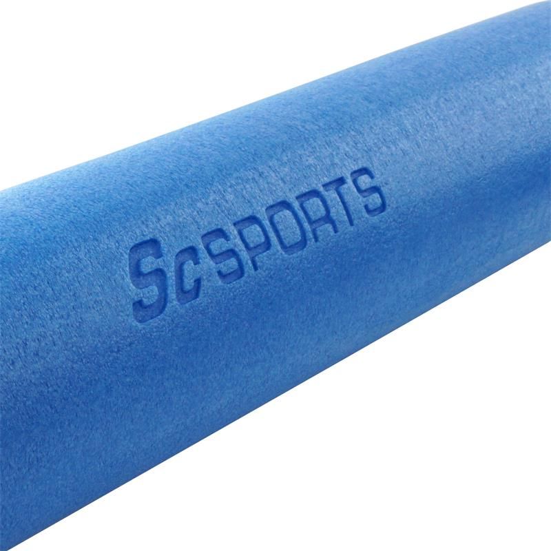 Nahaufnahme einer blauen Pilatesrolle mit ScSPORTS-Logo. Zylindrische Form, aus Schaumstoff.