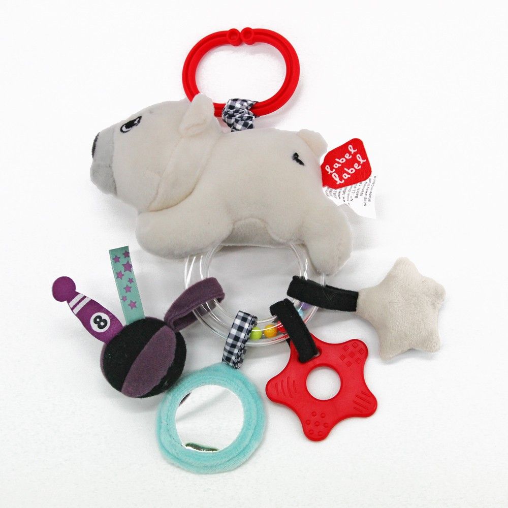Spielzeug-Greifling mit Eisbär-Figur, rotem Ring, Stern, Spiegel und Beißring. Label Label-Etikett.