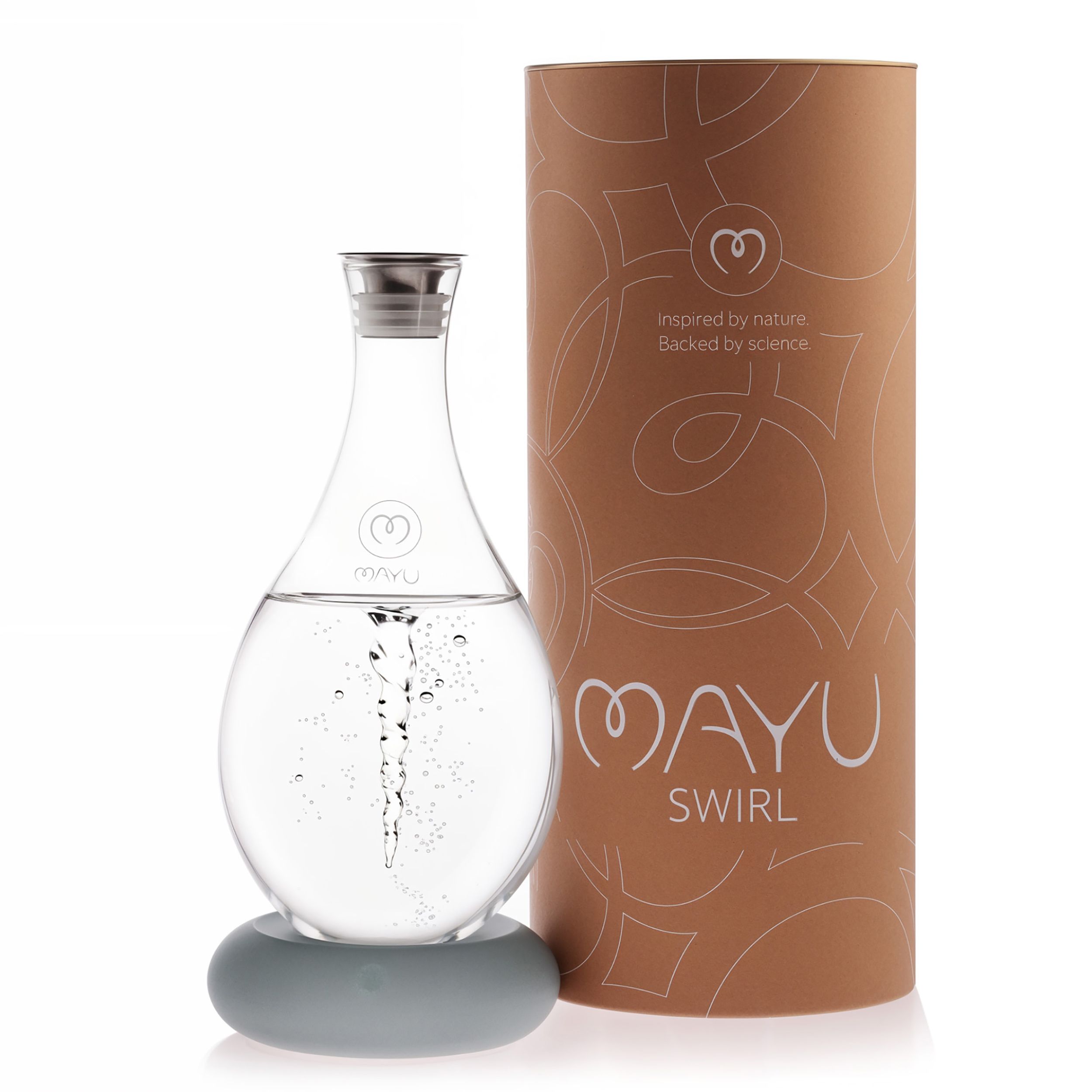 MAYU Water Swirl mit Verpackung. Karaffe, Basis und zylindrische Verpackung. MAYU SWIRL-Schriftzug.