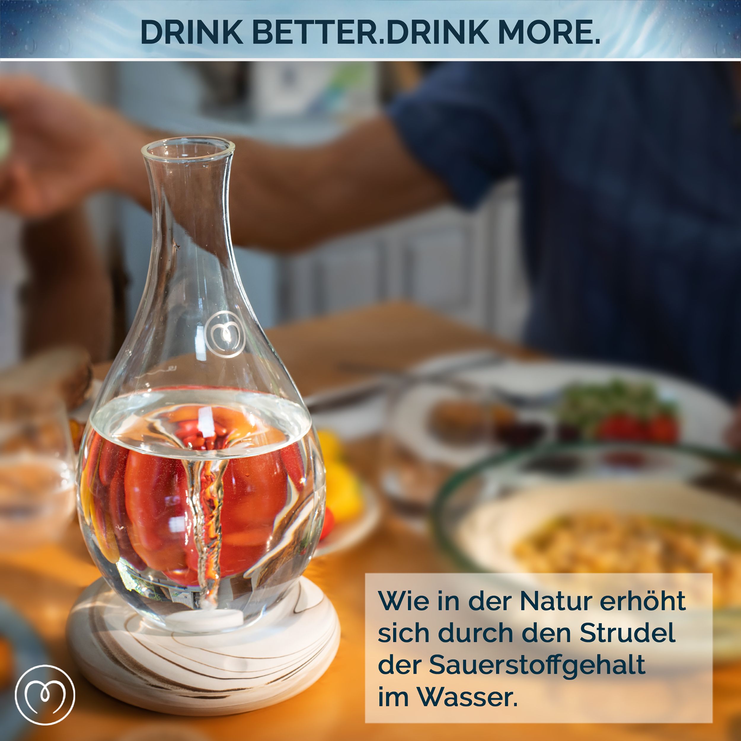 MAYU Water Swirl auf einem Tisch. Text: Drink Better. Drink More. Sauerstoffgehalt im Wasser.