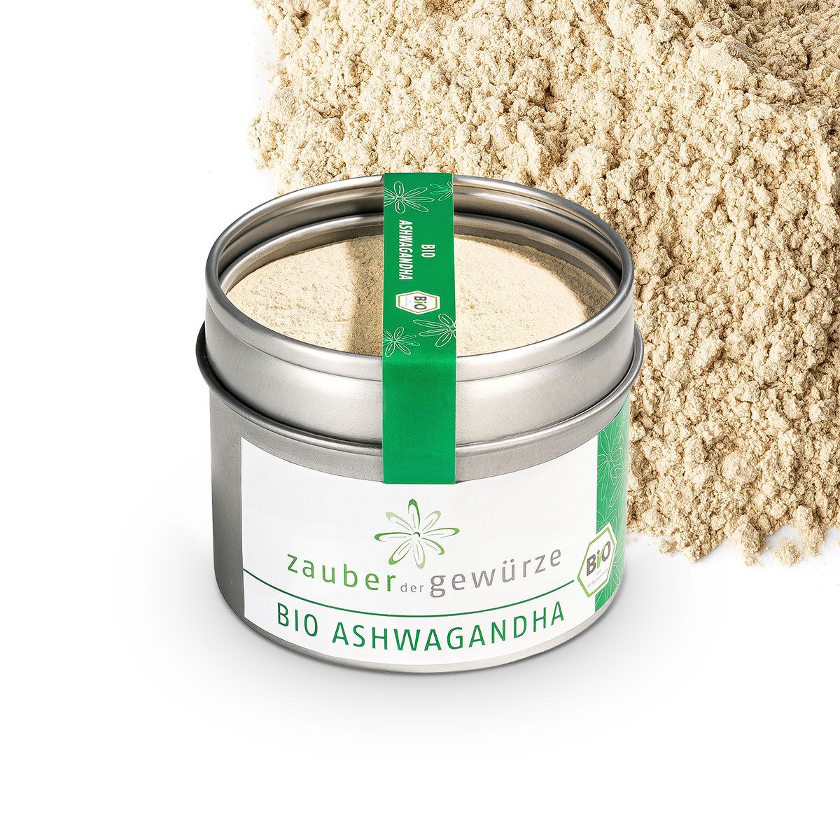 Geöffnete Dose mit Pulver. Etikett mit "Zauber der Gewürze Bio Ashwagandha" und Bio-Siegel. Grüner Streifen mit "Bio Ashwagandha". Pulver daneben.